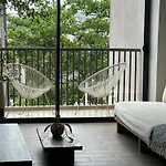 Old City Duplex With Pool!